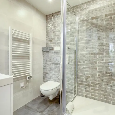 Apartment Branded New 4 Bdrs Flat - Huge Terrace - Prime Loc