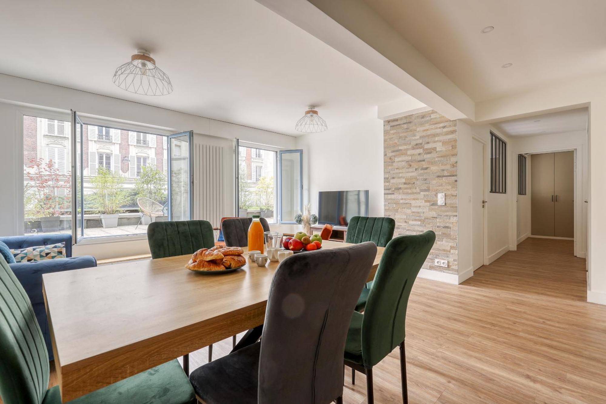 Branded New 4 Bdrs Flat - Huge Terrace - Prime Loc Apartment *